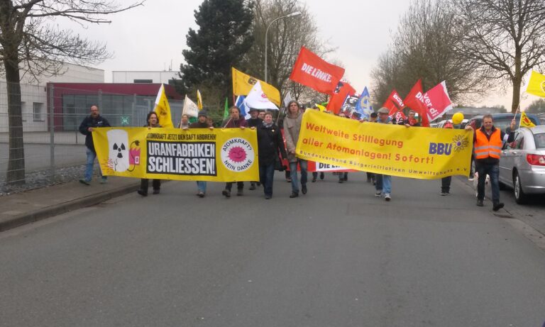 Ostermarschaktion in Jülich gegen Urananreicherung und für Atomausstieg