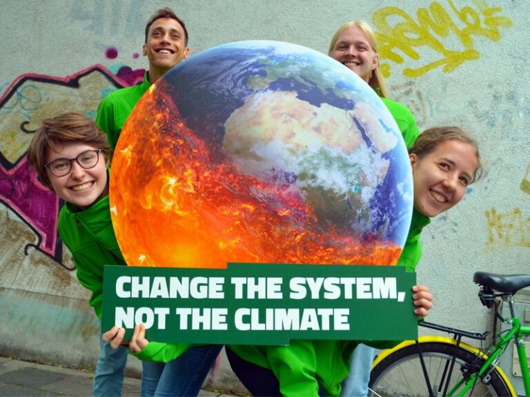 Aktion: „Change the System – not the Climate“