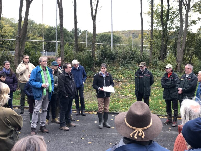 Waldsterben 2.0: Großes Interesse bei Exkursion im Schlicher Wald